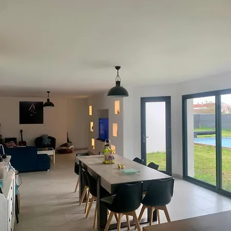 Belle Maison Avec Piscine Apartmán